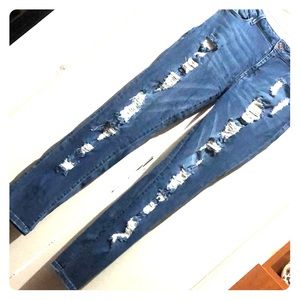 💕 bebe ripped jeans 💕